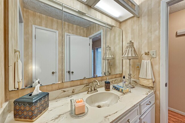 property at 3631 Glenpine Dr