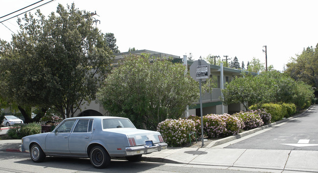 Villa Roma in Walnut Creek, CA - Foto de edificio - Building Photo