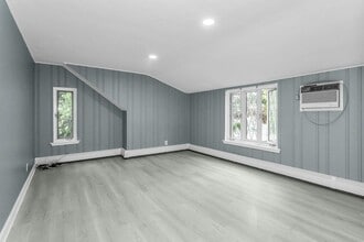 95 E Shore Dr in Massapequa, NY - Building Photo - Building Photo