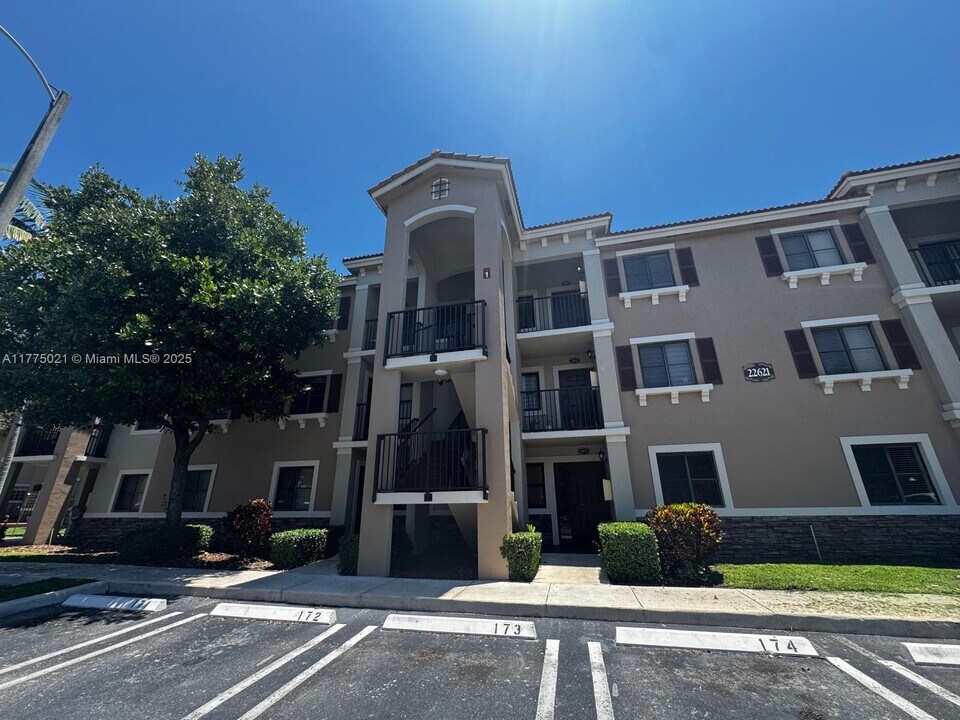 22621 SW 88th Pl in Cutler Bay, FL - Building Photo