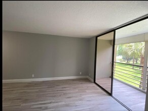 4700 Lucerne Lakes Blvd W in Greenacres, FL - Building Photo - Building Photo