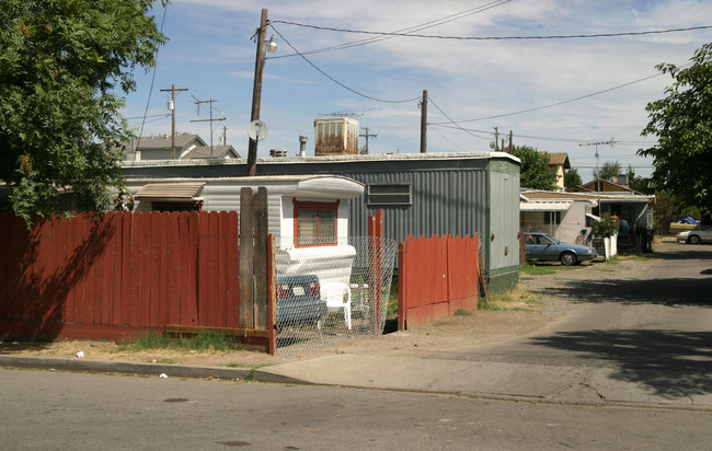 2606 Topeka St