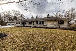 4559 Makyes Rd in Syracuse, NY - Building Photo