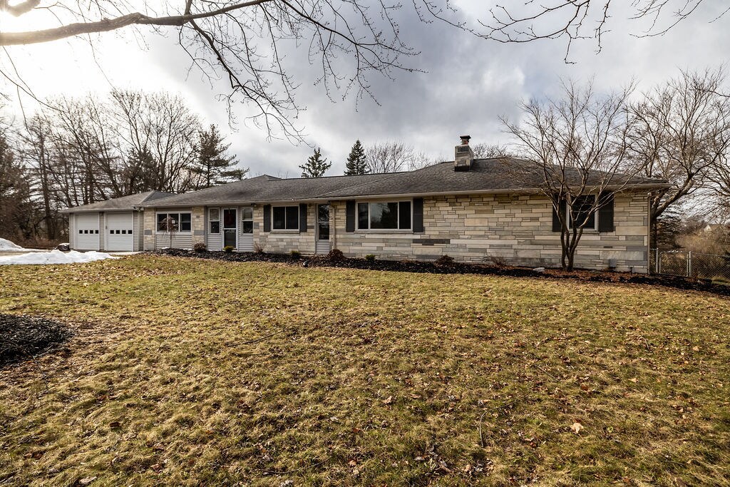 4559 Makyes Rd in Syracuse, NY - Foto de edificio