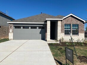 404 Escondido Cir in San Marcos, TX - Building Photo - Building Photo