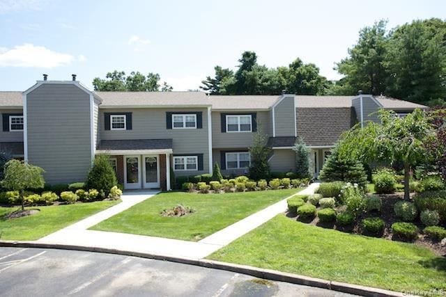 402 Lake Pointe Dr in Middle Island, NY - Building Photo - Building Photo