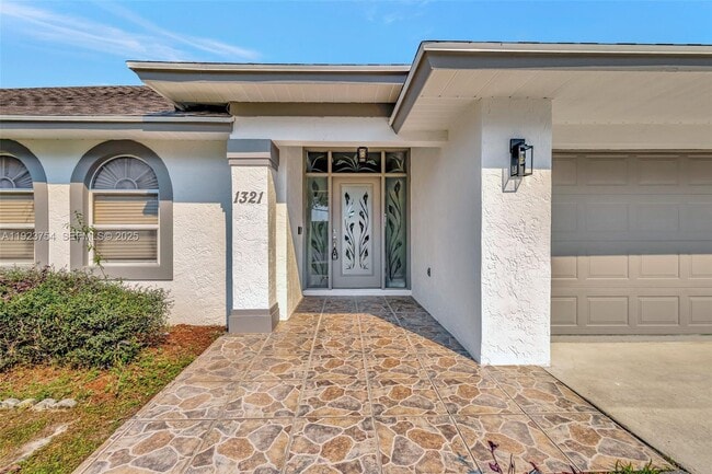 1321 SE Airoso Blvd in Port St. Lucie, FL - Building Photo - Building Photo