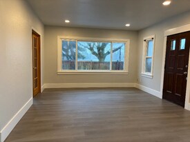 1800 S 128th St in Seatac, WA - Building Photo