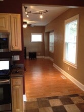 220 W Maple St, Unit 220 in Milwaukee, WI - Foto de edificio - Building Photo