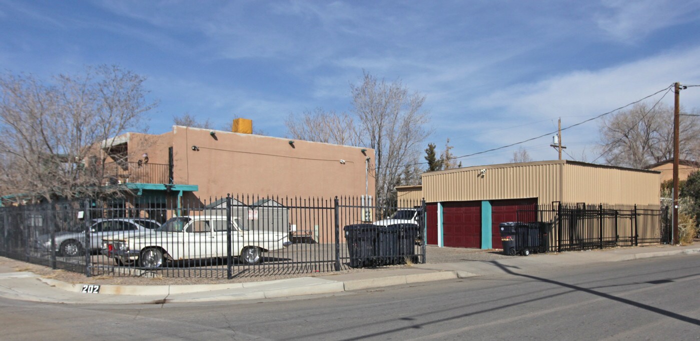 202 Chama St NE in Albuquerque, NM - Foto de edificio
