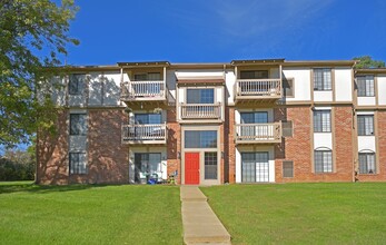 Cordoba Apartments in Farmington Hills, MI - Building Photo - Building Photo