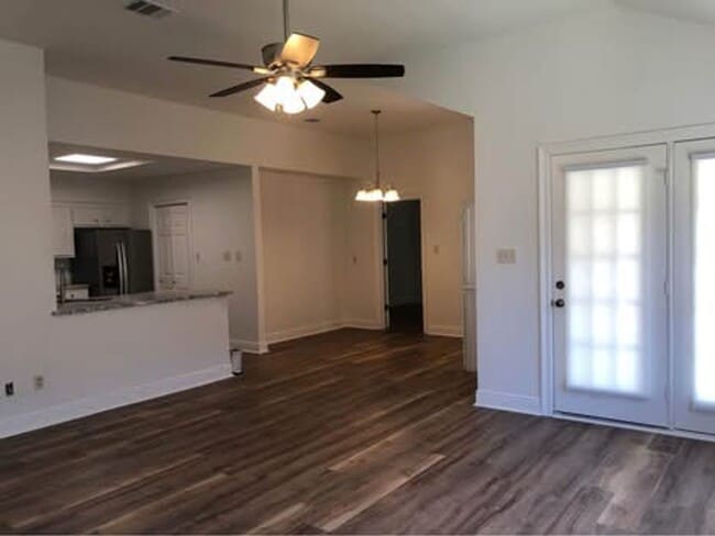 4557 Summerdale St in Lake Charles, LA - Building Photo - Building Photo