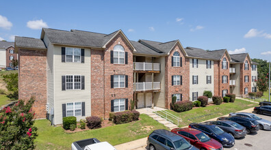 Village Chase Apartments in Fayetteville, NC - Foto de edificio - Building Photo