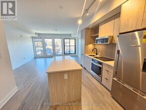 185 Dunlop St E in Barrie, ON - Building Photo - Building Photo