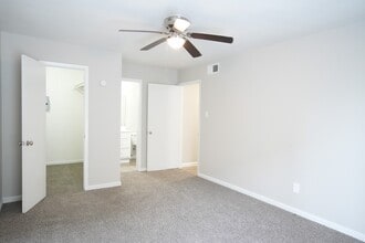 12550 John F Kennedy Blvd in Houston, TX - Building Photo - Building Photo