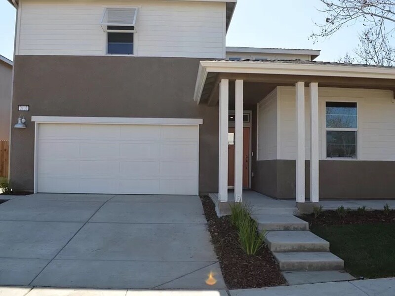 2402 Urdaneta Way in Merced, CA - Building Photo