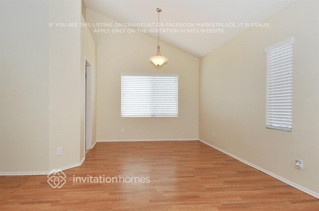 28660 Newcastle Rd in Highland, CA - Foto de edificio - Building Photo