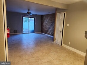 459 Via Cascata Dr in Clementon, NJ - Building Photo - Building Photo