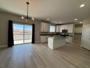 840 Twin Lakes Dr in Saint George, UT - Building Photo - Building Photo