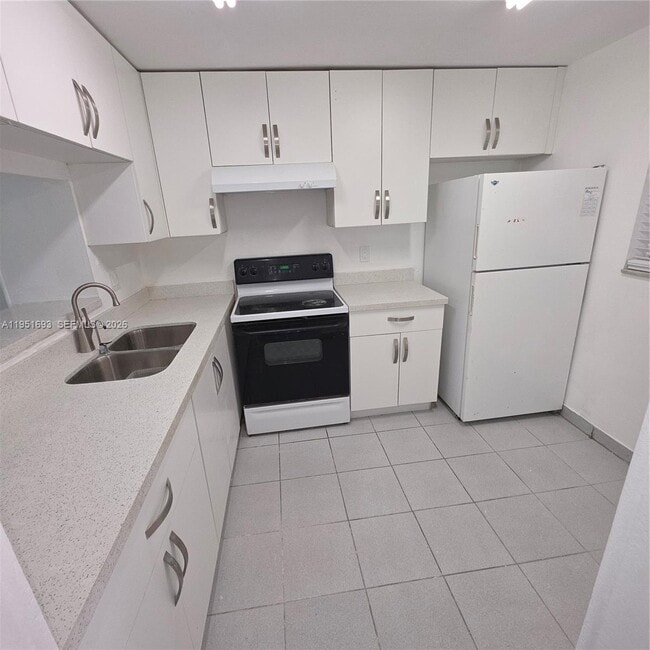 19771 SW 114th Ave in Miami, FL - Building Photo - Building Photo