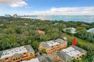 2902 Hansen Manor Ln in Tampa, FL - Building Photo