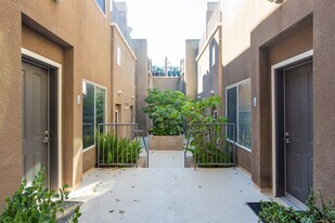 10918 Morrison St in Los Angeles, CA - Building Photo