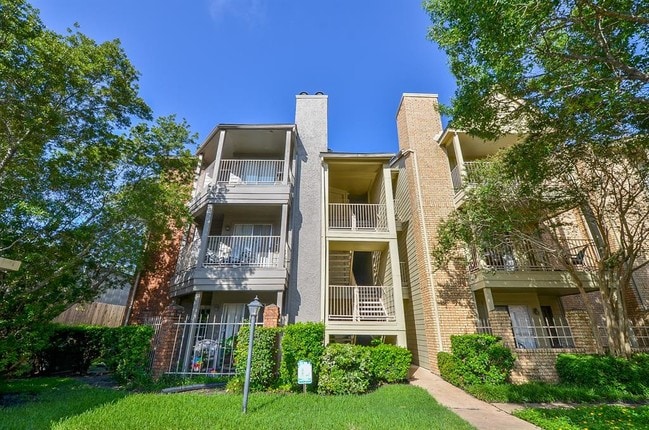 property at 11201 Lynbrook Dr