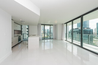 1300 S Miami Ave, Unit Unit 1810 in Miami, FL - Foto de edificio - Building Photo