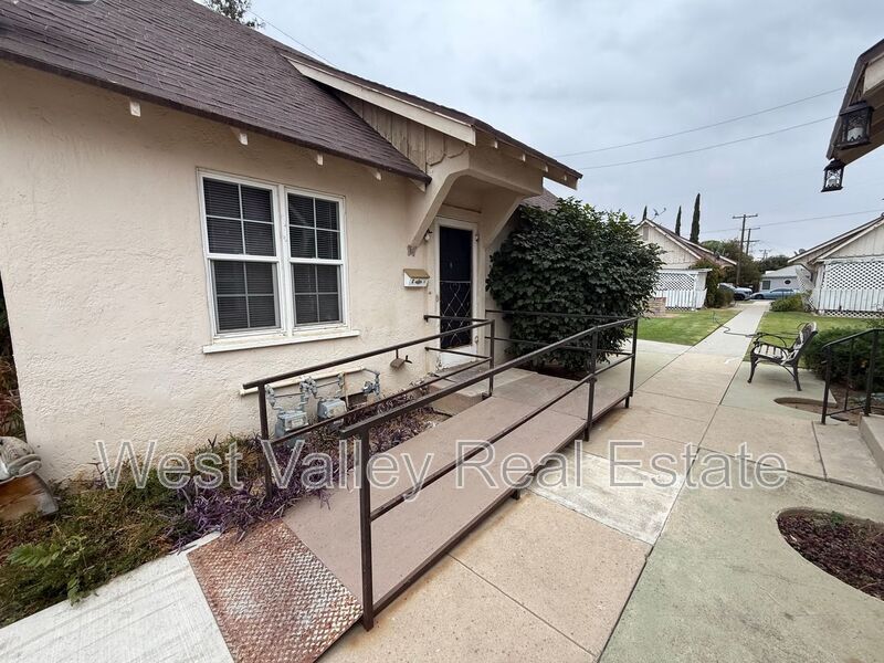 1605 Howard Ave in Bakersfield, CA - Building Photo