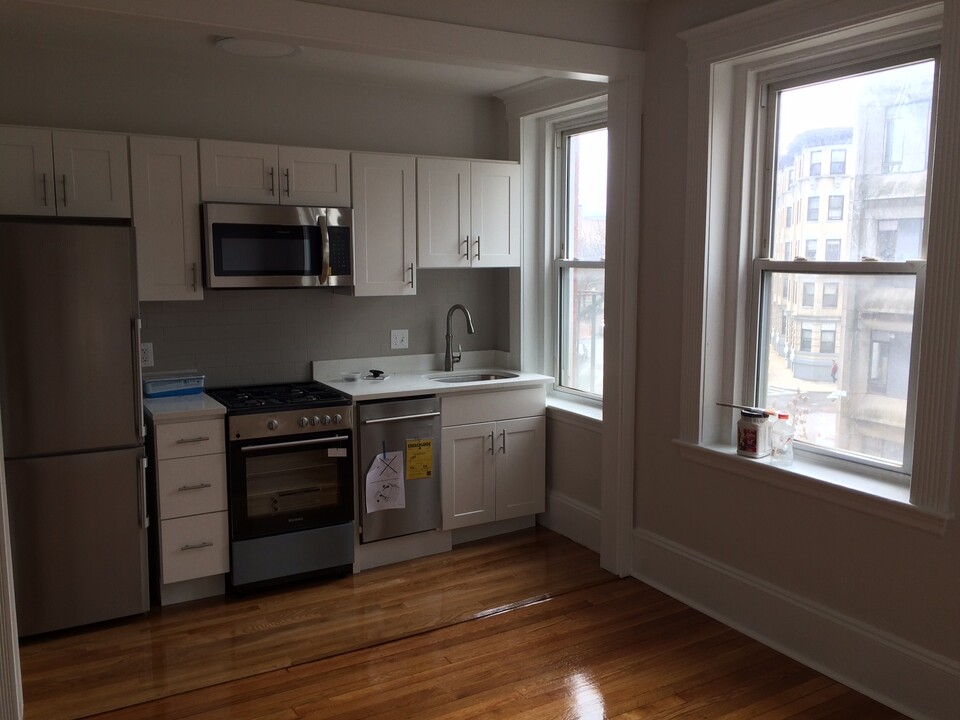 146 Hemenway St, Unit B in Boston, MA - Building Photo