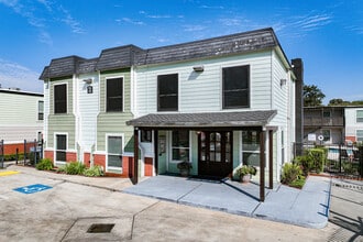 Montabella at Oak Forest in Houston, TX - Building Photo - Building Photo