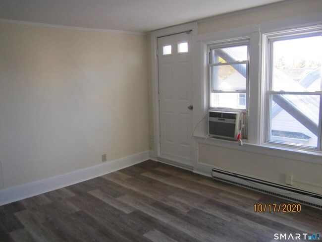 1085 Broad St in Meriden, CT - Building Photo - Building Photo