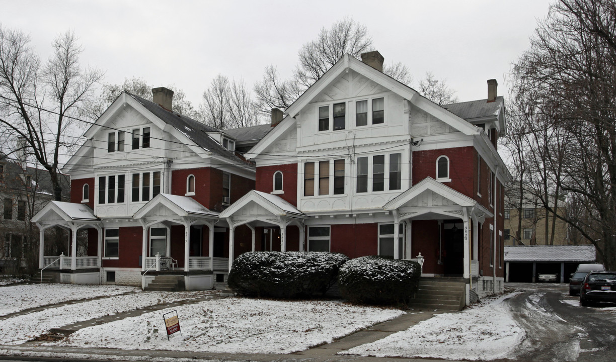 Clifton Two Sisters in Cincinnati, OH - Foto de edificio