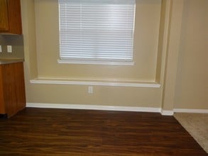 32007 Annice Ln in Pinehurst, TX - Foto de edificio - Building Photo