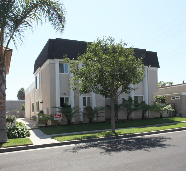 208 Oswego Ave in Huntington Beach, CA - Building Photo