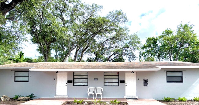 6144 SW 30th St in Miramar, FL - Building Photo - Building Photo