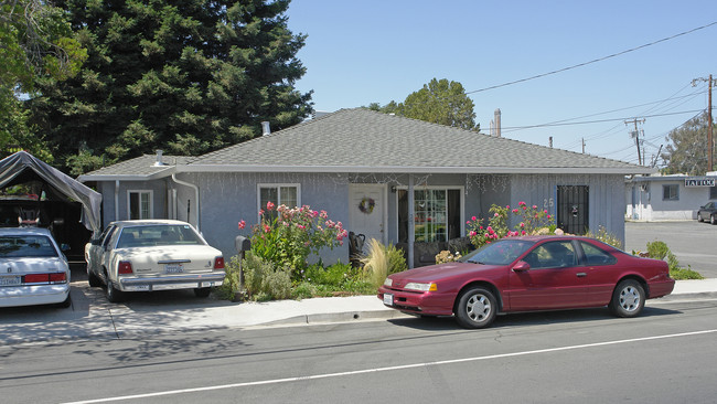 25 Morello Ave in Martinez, CA - Building Photo - Building Photo