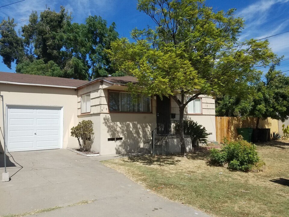 612-30 Chamberlain Ave in El Cajon, CA - Building Photo
