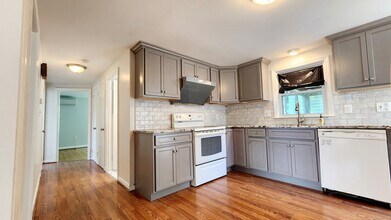 58 Jackson Ave in West Hartford, CT - Building Photo - Building Photo
