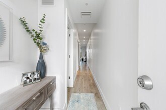 1709 N Tamiami Trail in Sarasota, FL - Building Photo - Building Photo