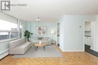 6200 Bathurst St in Toronto, ON - Building Photo - Building Photo