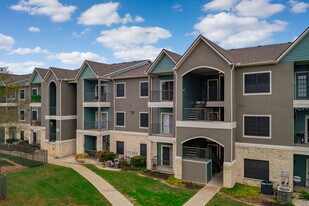 Summit at Salado Creek in San Antonio, TX - Building Photo