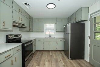 6803 Mariposa Dr in Louisville, KY - Building Photo - Building Photo