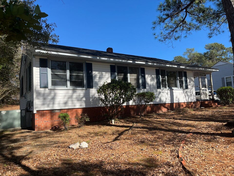 1025 Wild Cherry Ave in Rockingham, NC - Building Photo