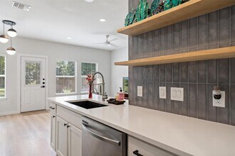 3413 Blumie St in Austin, TX - Building Photo - Building Photo