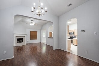 4523 Bridgevillage Dr in Spring, TX - Building Photo - Building Photo