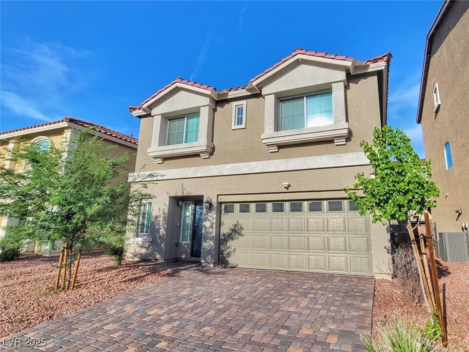 7736 S Westwind Rd in Las Vegas, NV - Foto de edificio