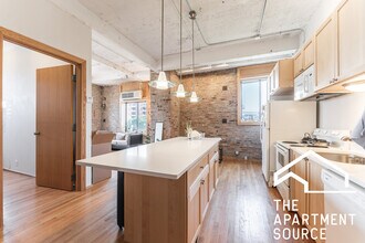 345 N Canal St, Unit 304 in Chicago, IL - Building Photo - Building Photo