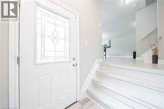 12 Quinlan Ct in Hamilton, ON - Building Photo - Building Photo