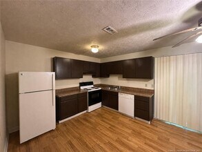 5876 Aftonshire Dr in Fayetteville, NC - Building Photo - Building Photo